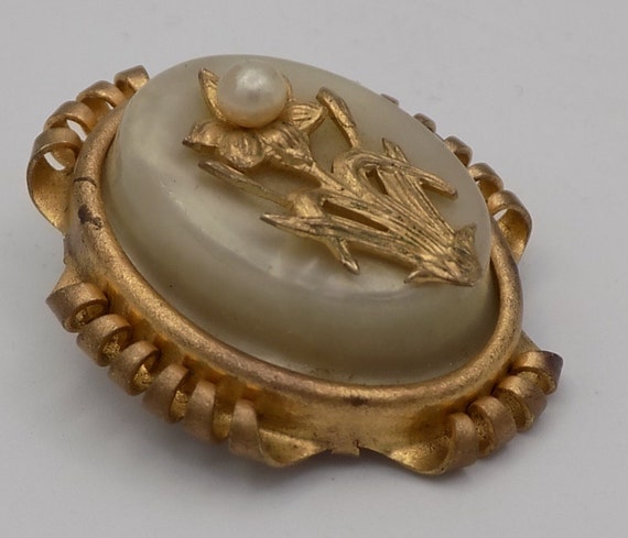 Broche Ancienne Plaquée Or - Bijou Vintage à Décor, Occasion - Pièce Unique Pour Collection Ou Style Rétro