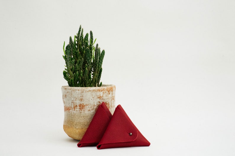MumDad Gifts Triangular Money Pouch Handmade Leather Wallet Rich Red Full Grain Leather Gifts for HimHer Leather Coin Purse