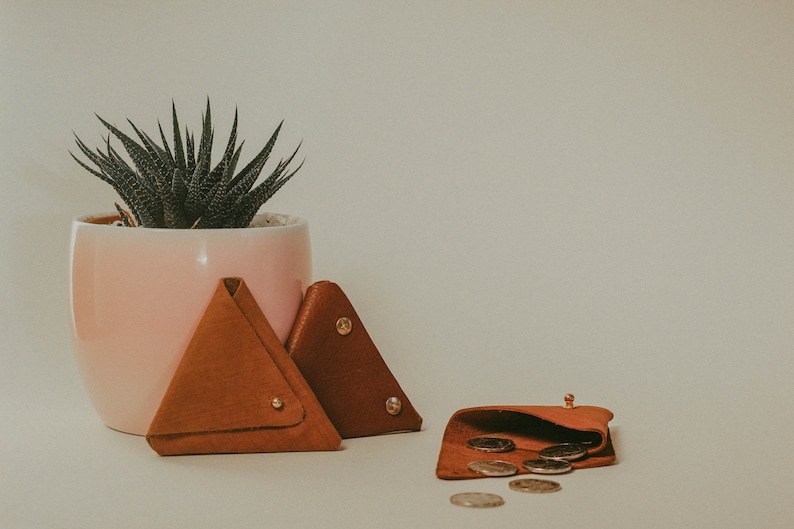 MumDad Gifts Triangular Money Pouch Handmade Leather Wallet Rich Red Full Grain Leather Gifts for HimHer Leather Coin Purse