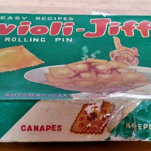 Vintage Ravioli Jiffy Automatically Cuts And Seals, It&#39;s your Filled Cookie, Canape, Pasta Maker #Filled Cookies #Ravoili #Appetizers