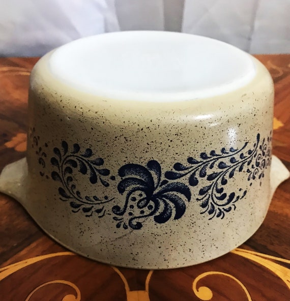 Vintage Pyrex Tan With Blue Flowers, Homestead Pattern, 473-B