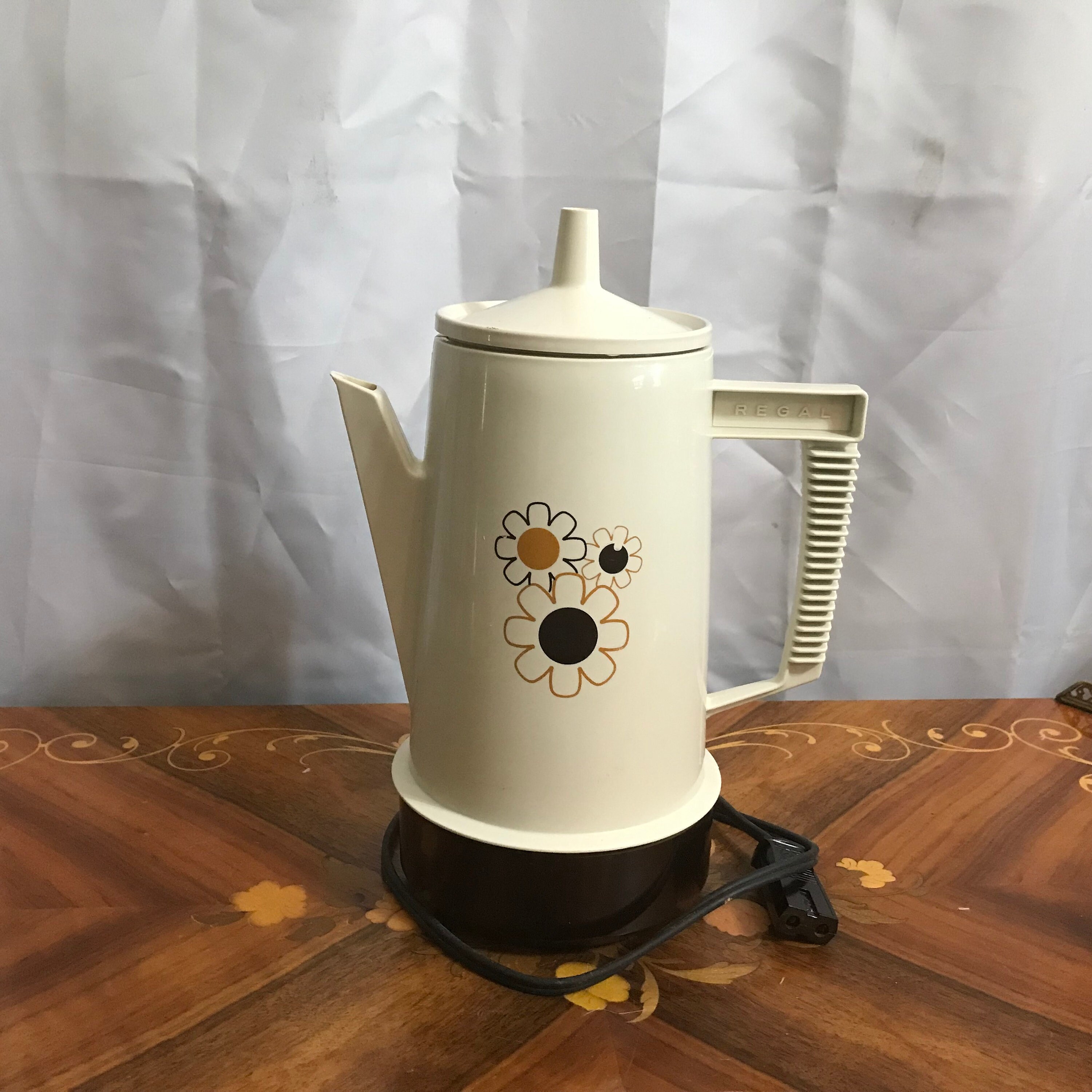 Vintage Regal Poly Perk Daisy 4-8 Cup 