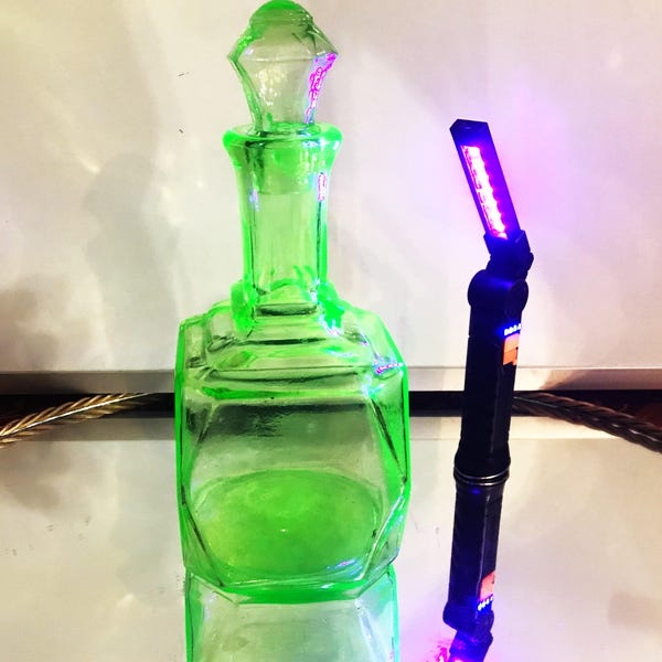 Vintage Anchor Hocking Vaseline Uranium Green Depression Glass 10.5" with Lid Decanter