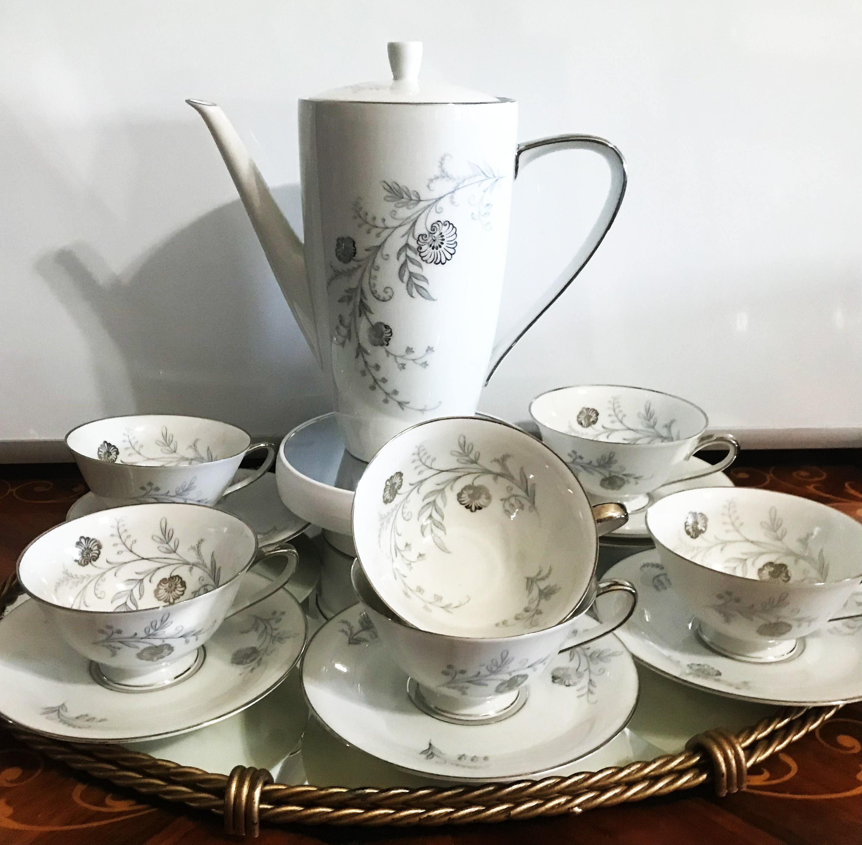TIRSCHENREUTH ホワイト食器セット Tirschenreuth Enchanting Pattern Fine China White Coffee Pot and
