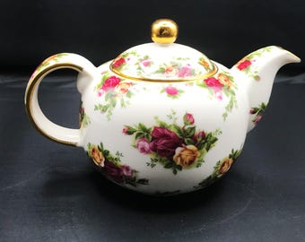 Royal Albert 1998 Old Country Roses Teapot & Lid 6 1/4"tall