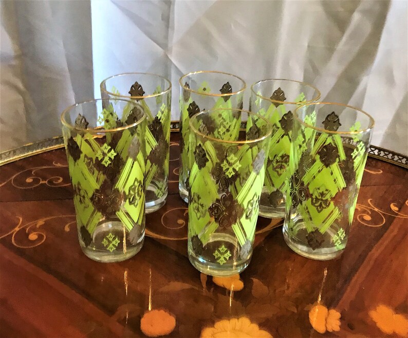 Bar glasses Seven Vintage Mid Century Modern Lime Green And Gold Highball Glasses With 22K Gold Trim Barware Home Bar