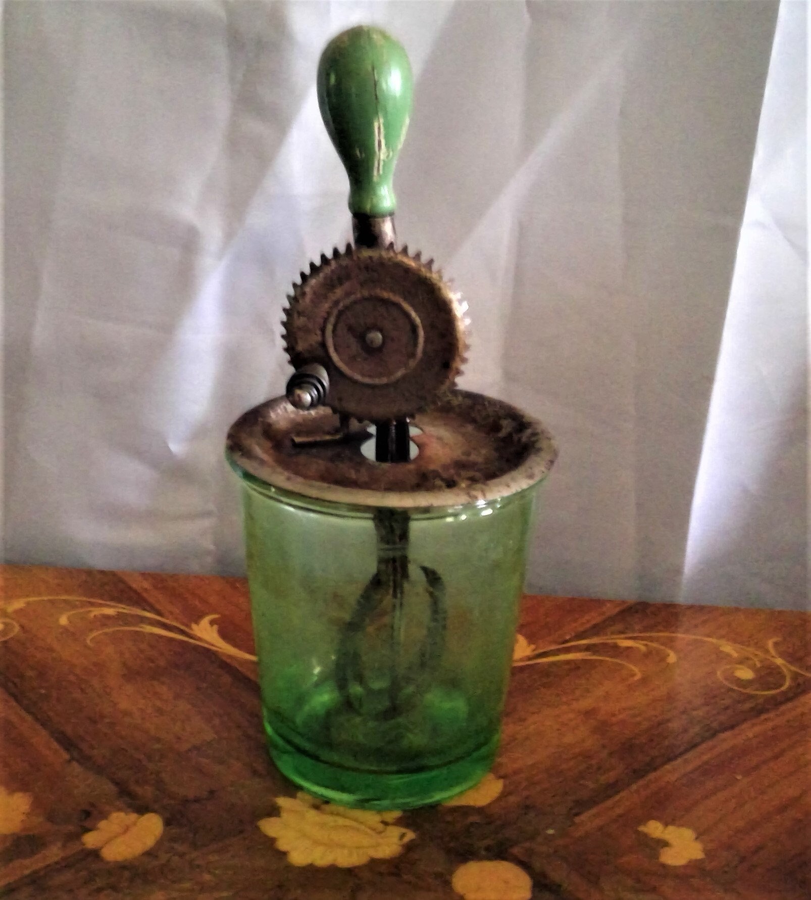 Vintage green hand mixer – Augieandbearco