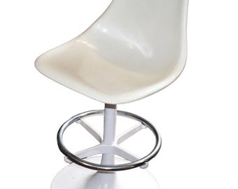 Mid Century Style White Swivel Chair, Salon?