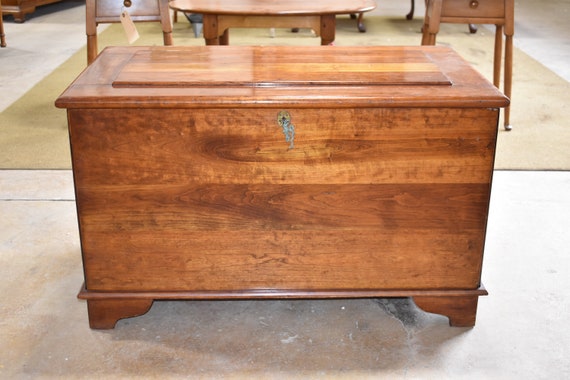 Vintage Solid Cherry Bedroom Blanket Cedar Chest Trunk Antique Furniture