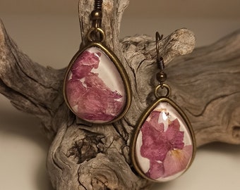 Rose petals - earrings earrings with rose petals in resin, flower jewelry, real flowers in resin