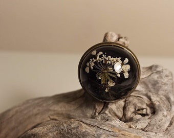 Meadow parsley - ring with real cow parsley flowers, flower jewelry, real dried flowers in resin, resin jewelry