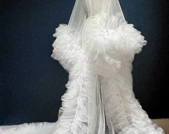 Ruffled tulle bridal,robe with train