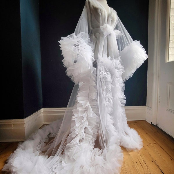 Ruffled tulle bridal,robe with train