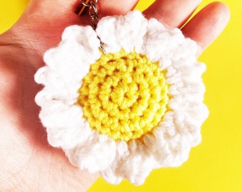 Crochet Daisy Keychain, Handmade Crochet Keyring, Crochet Flower Keychain, Flower Gift for Her, Bag Accessories