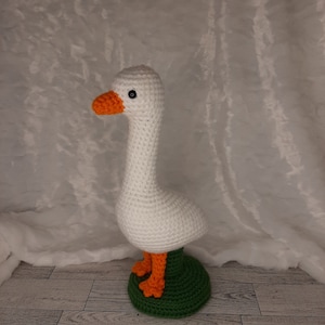 11" Crochet Desk Goose, Yard Porch Goose, Mother's Day gift, decoration