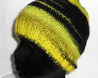 Bonnet mixte en laine noire et verte "flashy" avec pompon amovible