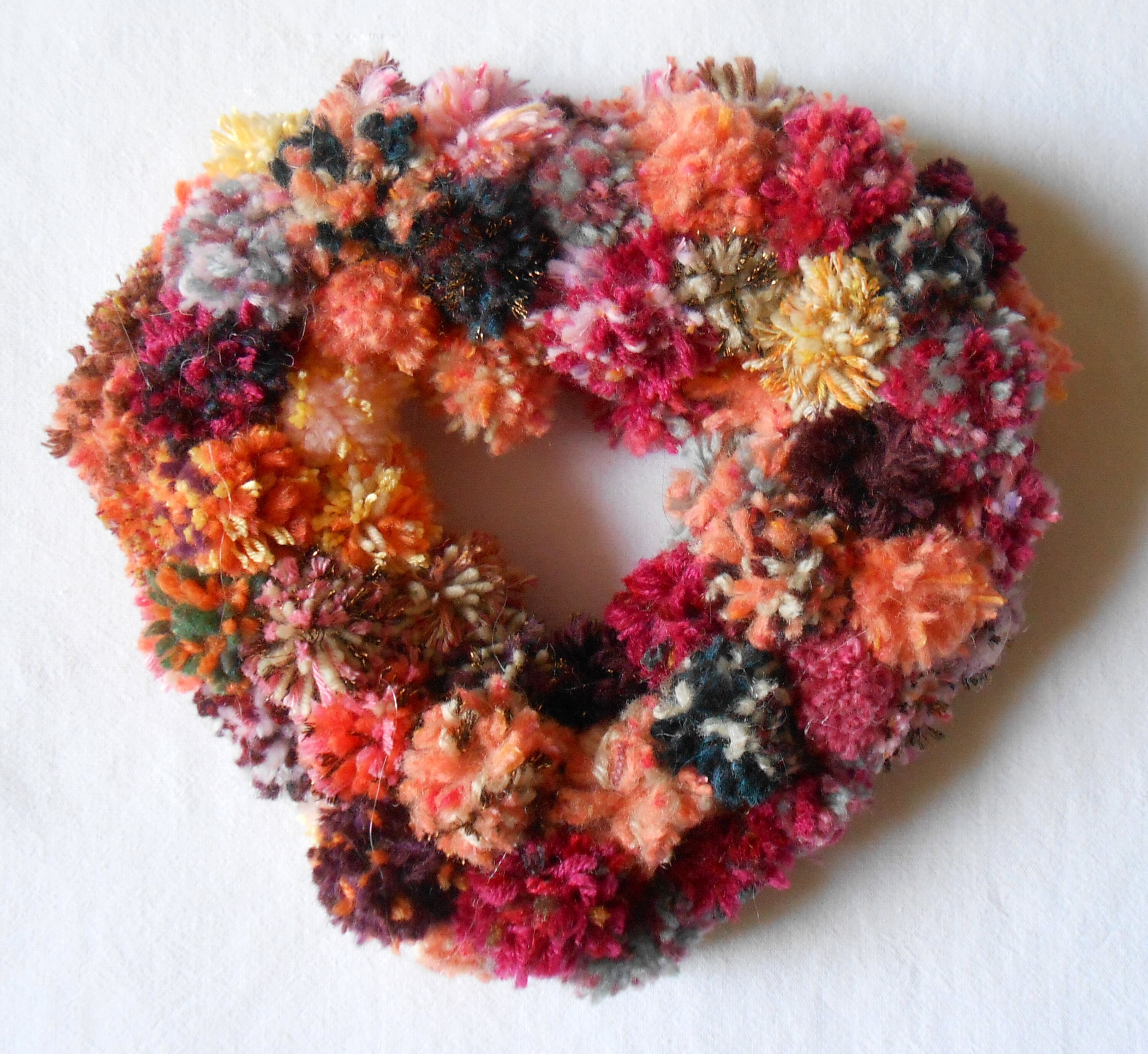 Couronne-Cœur Toute Douce en Pompons.