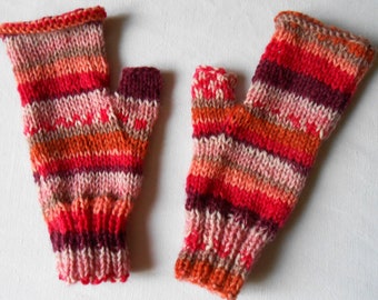 Mitaines asymétriques en pure laine dans les tons rose, rouge, orange et plus encore !