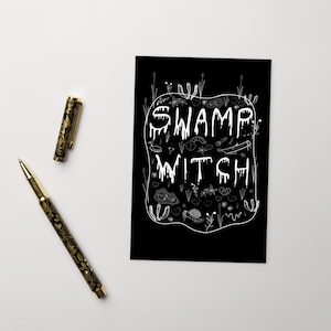 4x6 IMPRESSÃO DE ARTE CARTÃO POSTAL Bruxa do Pântano Presentes Engraçados Goblincore Dark Academia Arte Popular Gótico Aniversário Sapo Estranho Sapo Cottagecore Gótico Bruxa