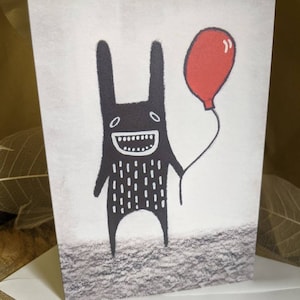 CARTE DE VŒUX PREMIUM Birthday Balloon Monster Folk Art Carte vierge Fantaisie Illustration Bizarre Mignon Pendaison de crémaillère Goth Cadeau Quirky Funny Art