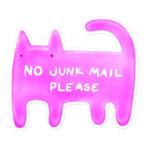Puede incluir: Una pegatina de gato rosa de dibujos animados con el texto "NO JUNK MAIL PLEASE" en blanco.
