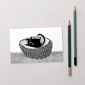 4 x 6 CARTE POSTALE IMPRESSION D'ART Chat noir dans un panier Chats kawaii Art folklorique cadeau d'anniversaire mignon lunatique étrange décalé pendaison de crémaillère drôle gothique Kitty