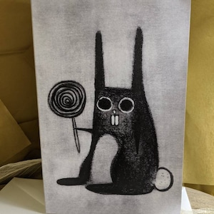 BIGLIETTO DI AUGURI PREMIUM Lecca-lecca Coniglio strano Arte popolare Coniglietto Strano Strano Inquietante Carino Regali di compleanno per inaugurazione della casa Gotico eccentrico Compleanno