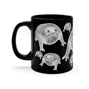 11 uncji CZARNY KUBEK DO KAWY Dziwna żaba Goblincore Folk Art Urodziny Parapetówka Kapryśny Straszny Uroczy Dziwaczny Zabawny Urodziny Cape Rain Frog Toad