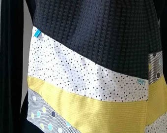Schal Schal in den schwarzen, gelben, blauen und weißen Stoffen.