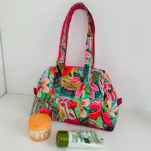 Grande trousse de toilette très colorée