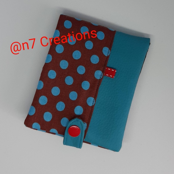 Carnet avec sa couverture turquoise et marron chocolat