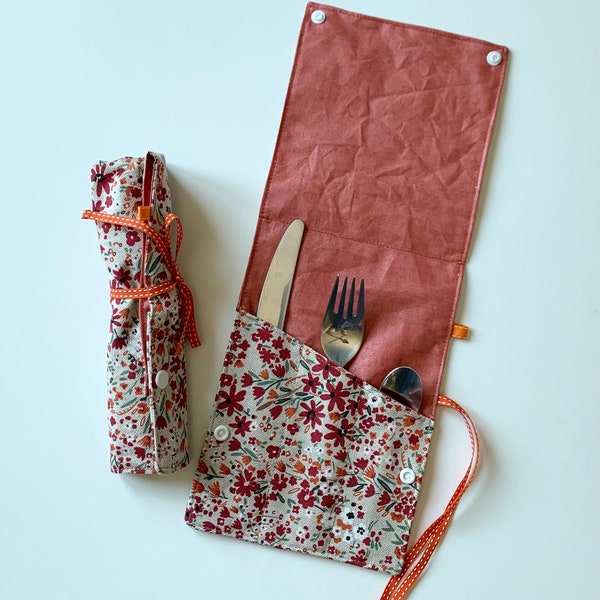 Etui à couverts « Fleurs rouges et oranges »