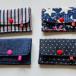 Porte-cartes et billets avec des tissus bleus jean