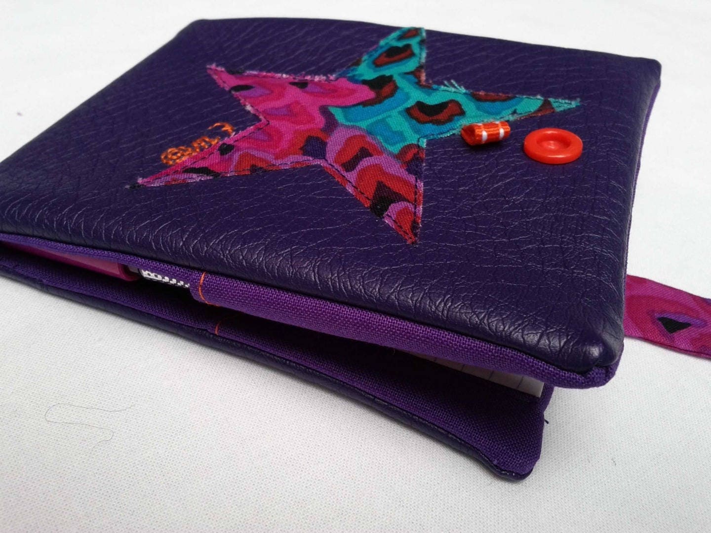 Carnet avec Sa Couverture en Skaï Mauve et Étoile Assortie