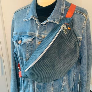 Sac banane en velours bleu