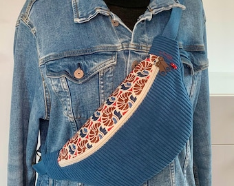 Marsupio in velluto blu e tessuto grafico