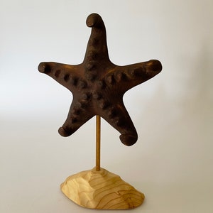 Arte/decoração/escultura costeira de estrela do mar em madeira original esculpida à mão