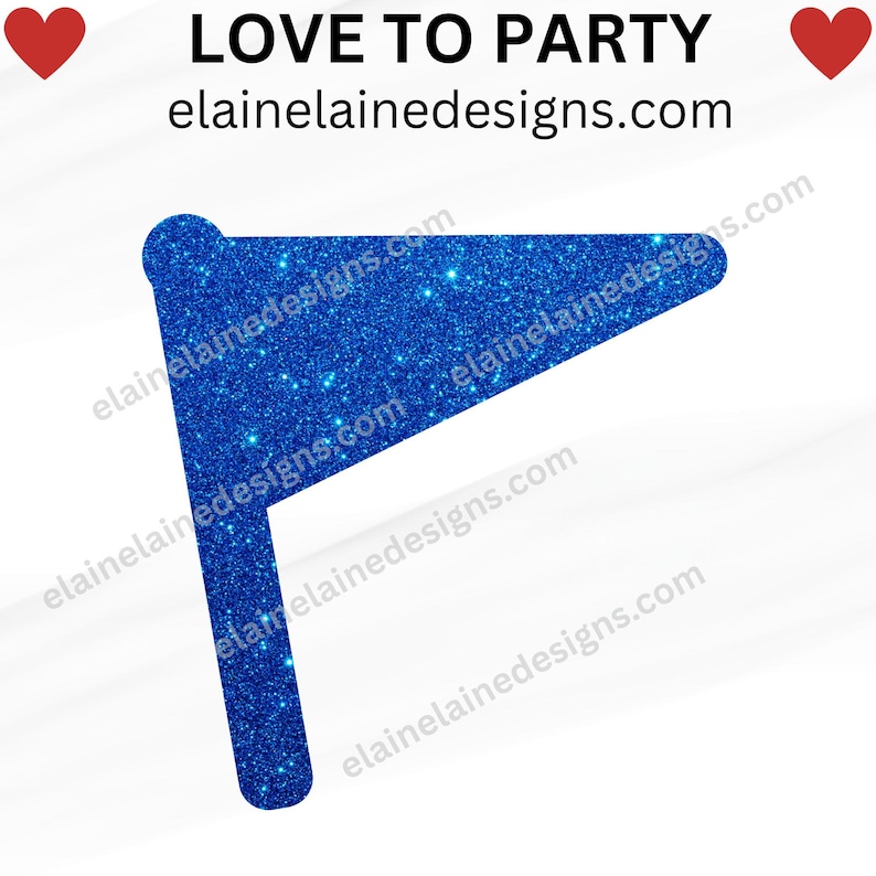 K&ouml;nnte beinhalten: Eine blaue Glitzerflagge mit abgerundeter Oberseite und geradem Mast. Der Text "LOVE TO PARTY" steht &uuml;ber der Flagge, darunter eine Website-Adresse. Rote Herzgrafiken befinden sich auf beiden Seiten des Textes.