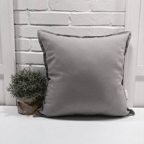 Housse Coussin, oreiller décoratif tissu uni gris avec détail de surpiqure 1/2" tout le tour, Tissu uni couleur gris moyen, coussin de lit