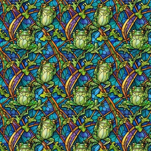 Può includere: Un motivo ripetuto di rane verdi con dettagli gialli, su uno sfondo in stile vetrata blu, viola e oro. Le rane sono dettagliate con contorni visibili, creando un design vibrante e artistico.