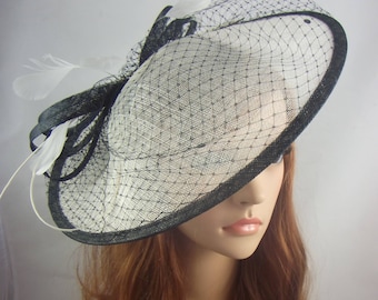 Schwarz und Elfenbein Großer Sinamay Untertasse Fascinator und Netz Detail - Hochzeit Rennen