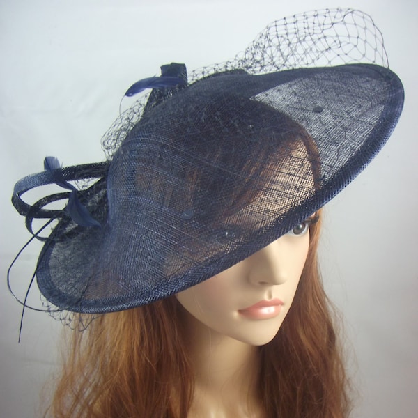 Navy Dunkelblau Große Sinamay Untertasse Fascinator und Netz Detail - Hochzeit Rennen