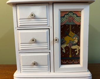 Joyero vintage blanco con forma de carrusel y oso, 3 cajones, 1 puerta, cajones forrados en rosa, joyero para niños