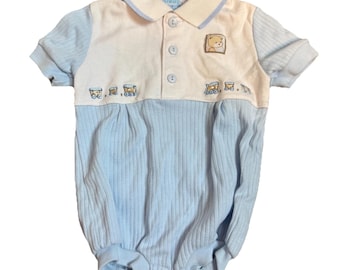 Body de una pieza de manga corta azul Fred's Babies con cuello abotonado y ribete vintage