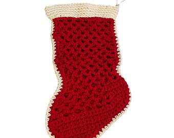 Medias navideñas vintage de crochet hechas a mano, rojas y blancas, tradicionales.