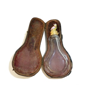 Frasco de perfume antigo raro de cristal Bilston em caixa Shagreen com rolha de pássaro por volta de 1765