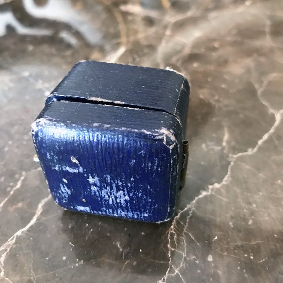 Antique Blue Leather Ring Box With Blue Velvet Li… - image 4