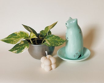 Ceramic cat cone incense holder set, Jade Green handmade incense burner with gold details, Cute Home Decor Gift