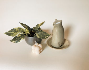 Ceramic cat cone incense holder set, Green handmade incense burner with gold details, Cute Home Decor Gift