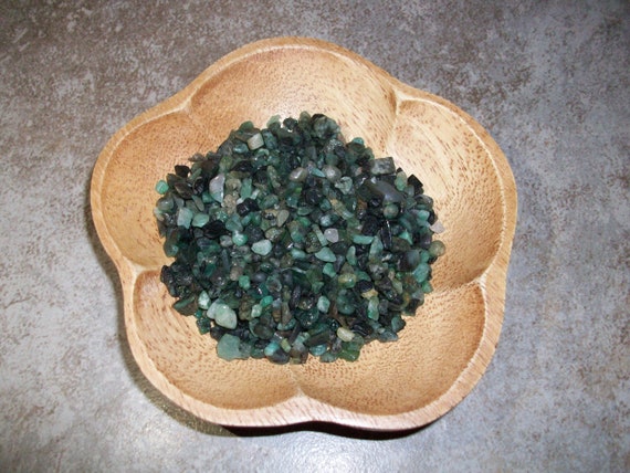 Emerald Tiny Tumbled Chipstones (7 Pieces)